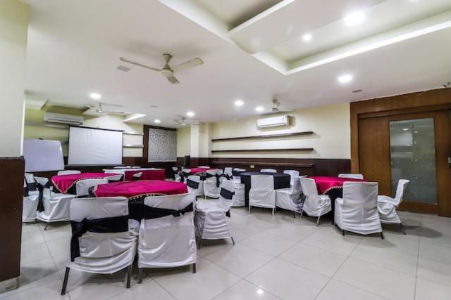 Hotel Mandakini Plaza Kanpur Exterior foto