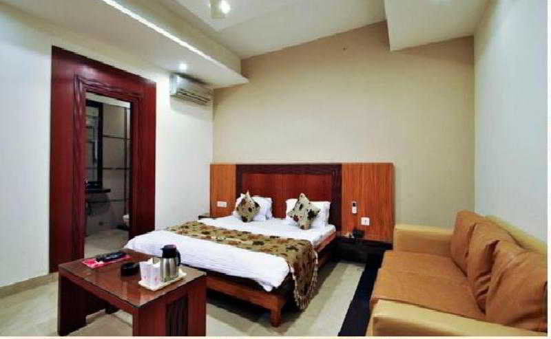 Hotel Mandakini Plaza Kanpur Exterior foto
